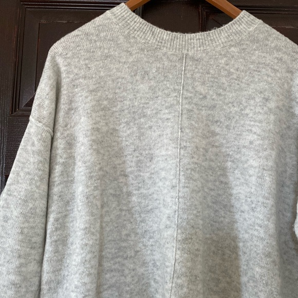 Light Heather Grey Long Sleeve Scoop Neck Sweater Size Small - Picture 2 of 4